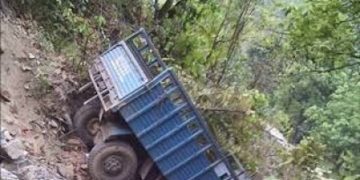 दाङमा ट्याक्टर र अटो ठोक्किएर चालकको मृत्यु,२ जना घाइते
