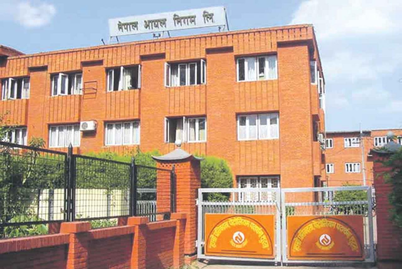 मध्यरातदेखि बढ्यो पेट्रोलियम पदार्थको मूल्य : पेट्रोल, डिजेल, ग्यास सबैमा भारी वृद्धि,निगमलाई पाक्षिक रूपमा करिब सात अर्ब ८१ करोड रुपैयाँ घाटा