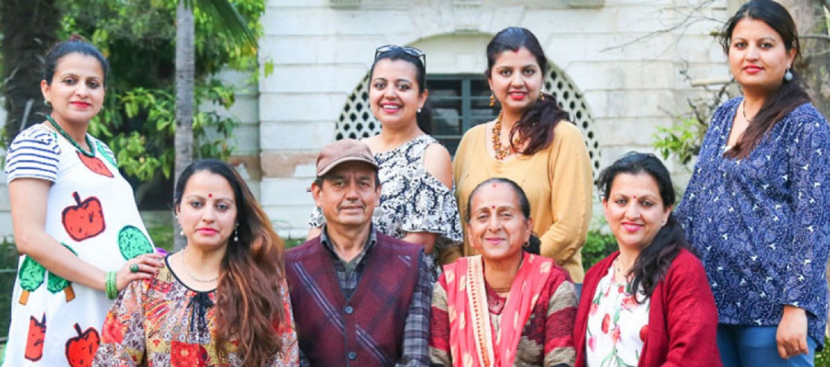 ६ छोरीलाई सरकारी जागिरे बनाउने बुबा-आमाको संघर्षको कथा, परिवारै सरकारी जागिरमा