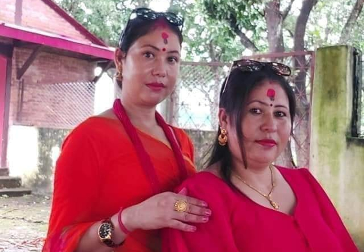 बग्दाबग्दै राधाले आफ्नो श्रीमानलाई फोनमा भनिन्- बाबुको ड्याडी, हामीलाई खोलाले बगायो बचाउनुहोस्!