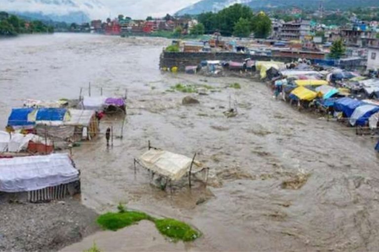 अमेरिकाको टेक्सासमा बाढीका कारण ११ जनाको मृत्यु