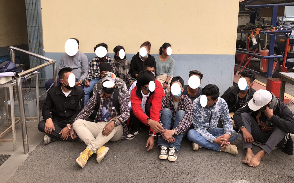 यातायात कार्यालयमा सेवाग्राहीलाई हैरानी दिएको आरोपमा १५ जना पक्राउ