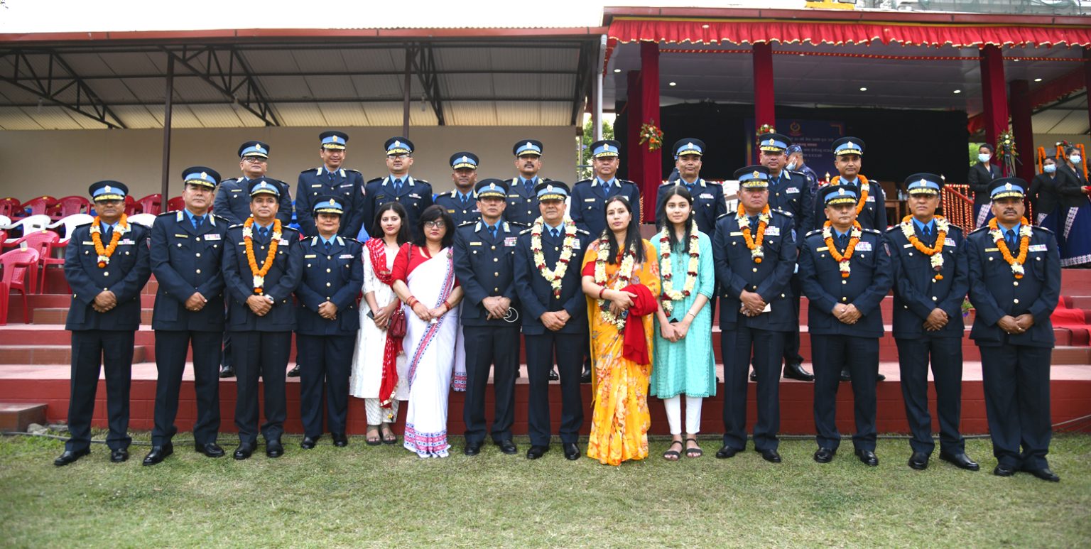 १९ प्रहरी अधिकारी एकसाथ अवकाश; राजनीति हाबी हुँदा सत्य, सेवा र सुरक्षाकाे नारा कथामा सीमित हुँदै