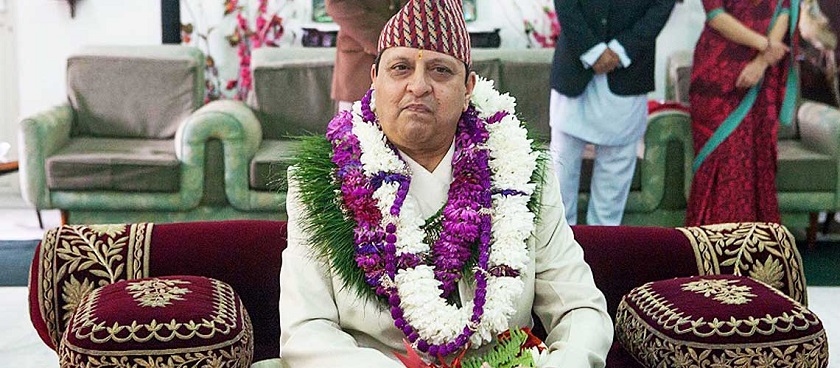 पूर्वराजा ज्ञानेन्द्र गोरखा जाँदै