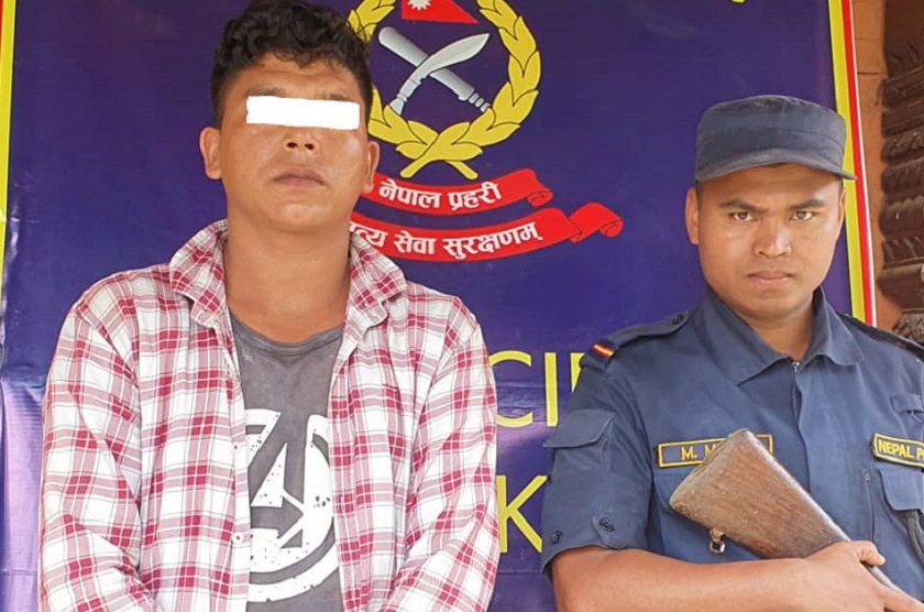 टिपरमा लिफ्ट मागेकी छात्रालाई थानकोटमा लगेर बलात्कार
