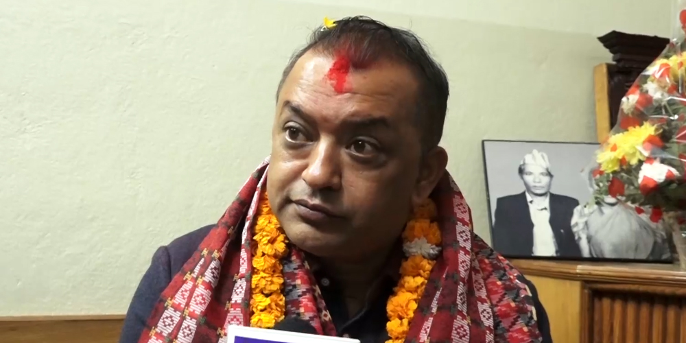 सभापति थापाले पूर्णबहादुर खड्का र डा. कोइरालालाई भेट्दै