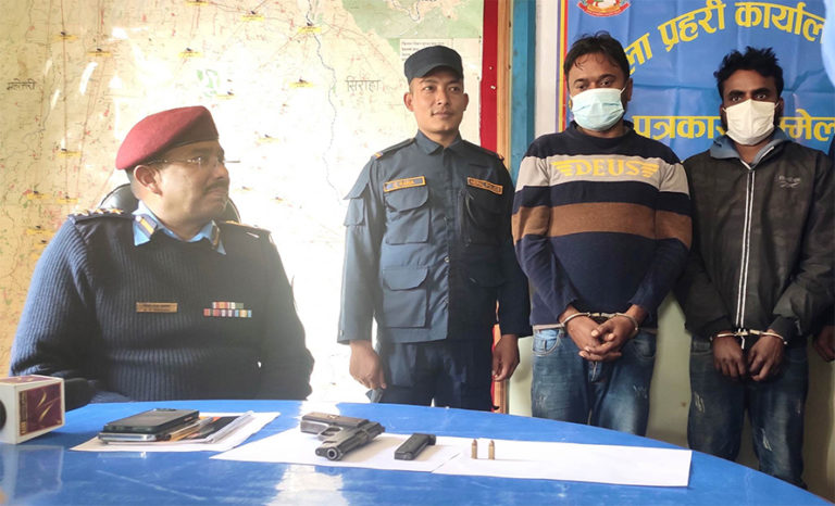 पेस्तोल बेच्ने र खरिद गर्ने पक्राउ