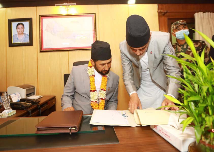 रवि लामिछानेको गृहमोहः सेटिङ मिलाउन खोज्दा प्रहरीसँग टकराव