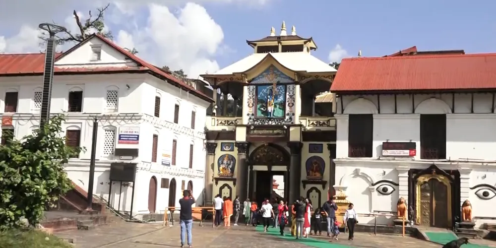 पशुपतिमा तीजको तयारी पूरा, मूल मन्दिरको फोटो खिचे मोबाइल जफत