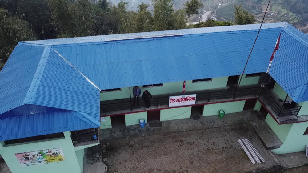अभिभावक पढाउँदै रोङ गाउँँपालिका