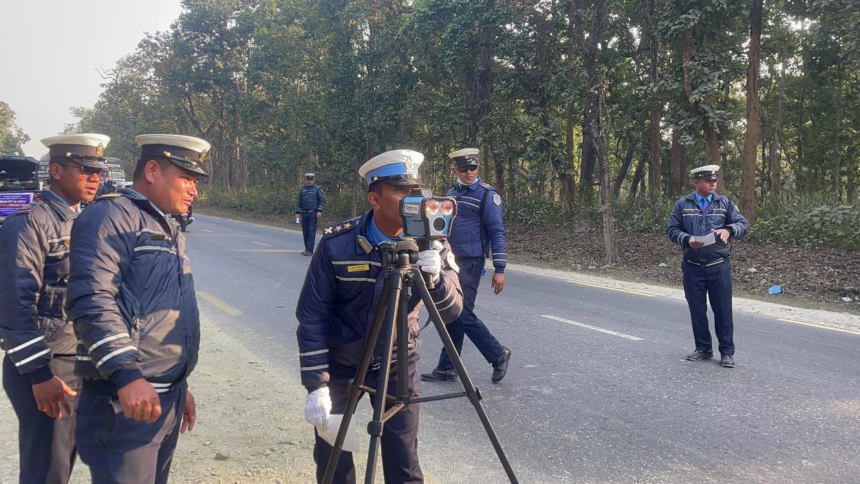 ट्राफिक कारबाहीमा एकैदिन १८ लाख ८१   हजार राजस्व सङ्कलन