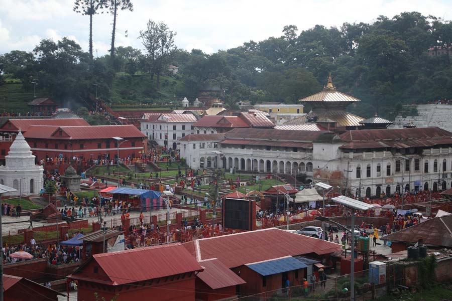पशुपतिनाथमा भक्तजनको बिहानैदेखि घुइँचो