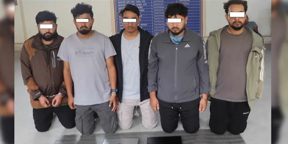 ‘क्यस एप’मार्फत अवैध कारोबार गर्ने पाँच पक्राउ