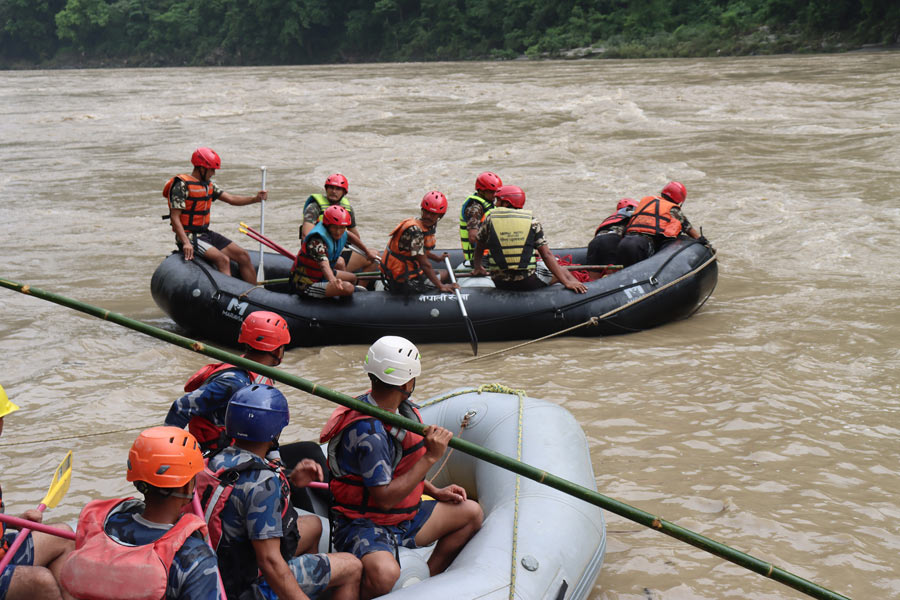 त्रिशुलीमा हराइरहेको बस केराबारीमा फेला परेको आशंका