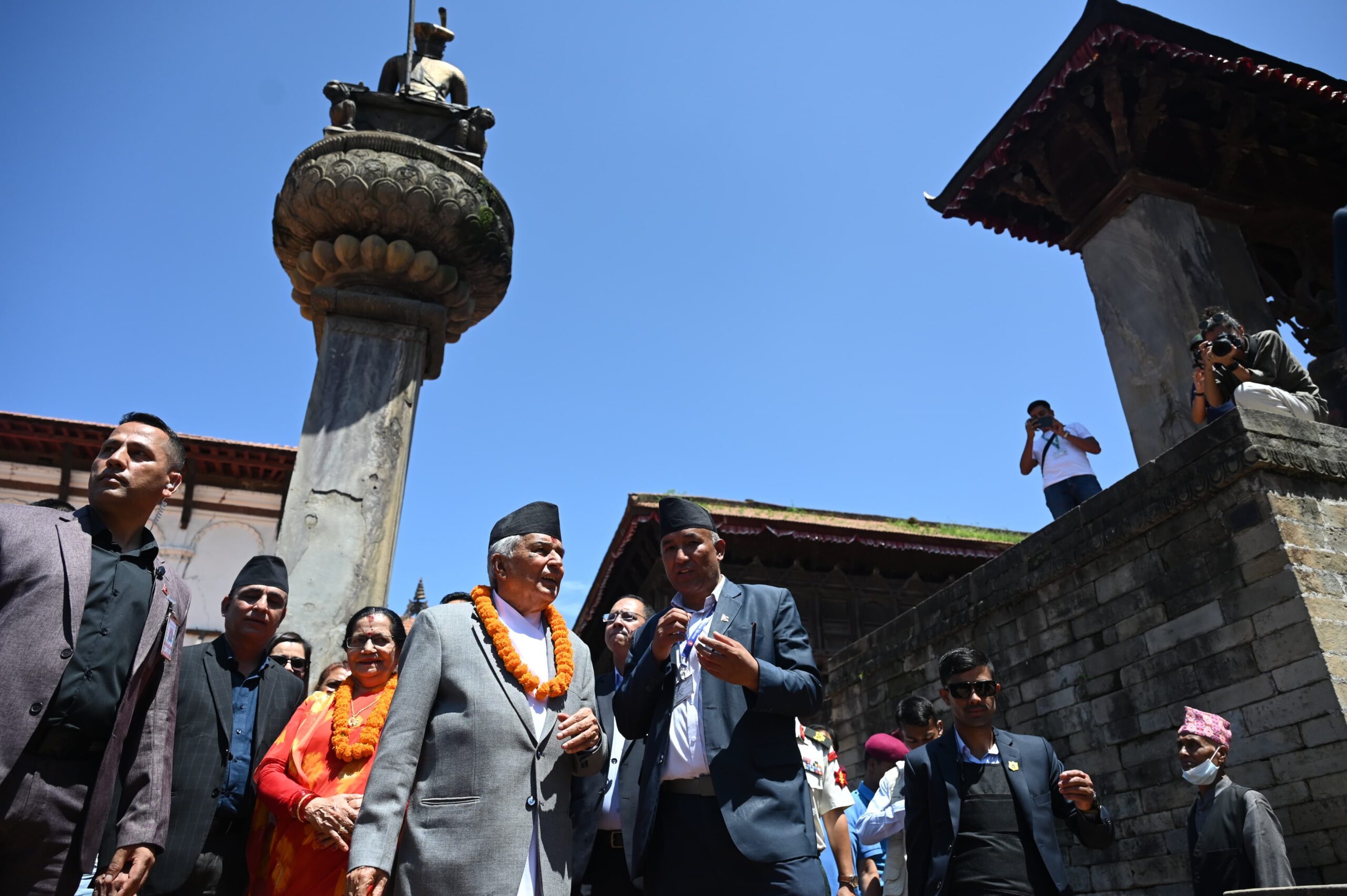 राष्ट्रपति पौडेलले शुभ साइतमा दाजुको हातबाट टीका लगाउने, ३ बजेपछि अरुलाई टीका लगाइदिने