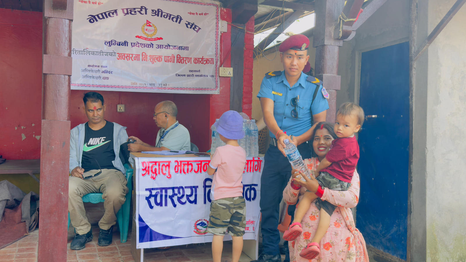 अम्विकेश्वरी मन्दिरमा भक्तजनहरुको सामान्य स्वास्थ्य परीक्षण तथा खानेपानी वितरण कार्यक्रम सम्पन्न