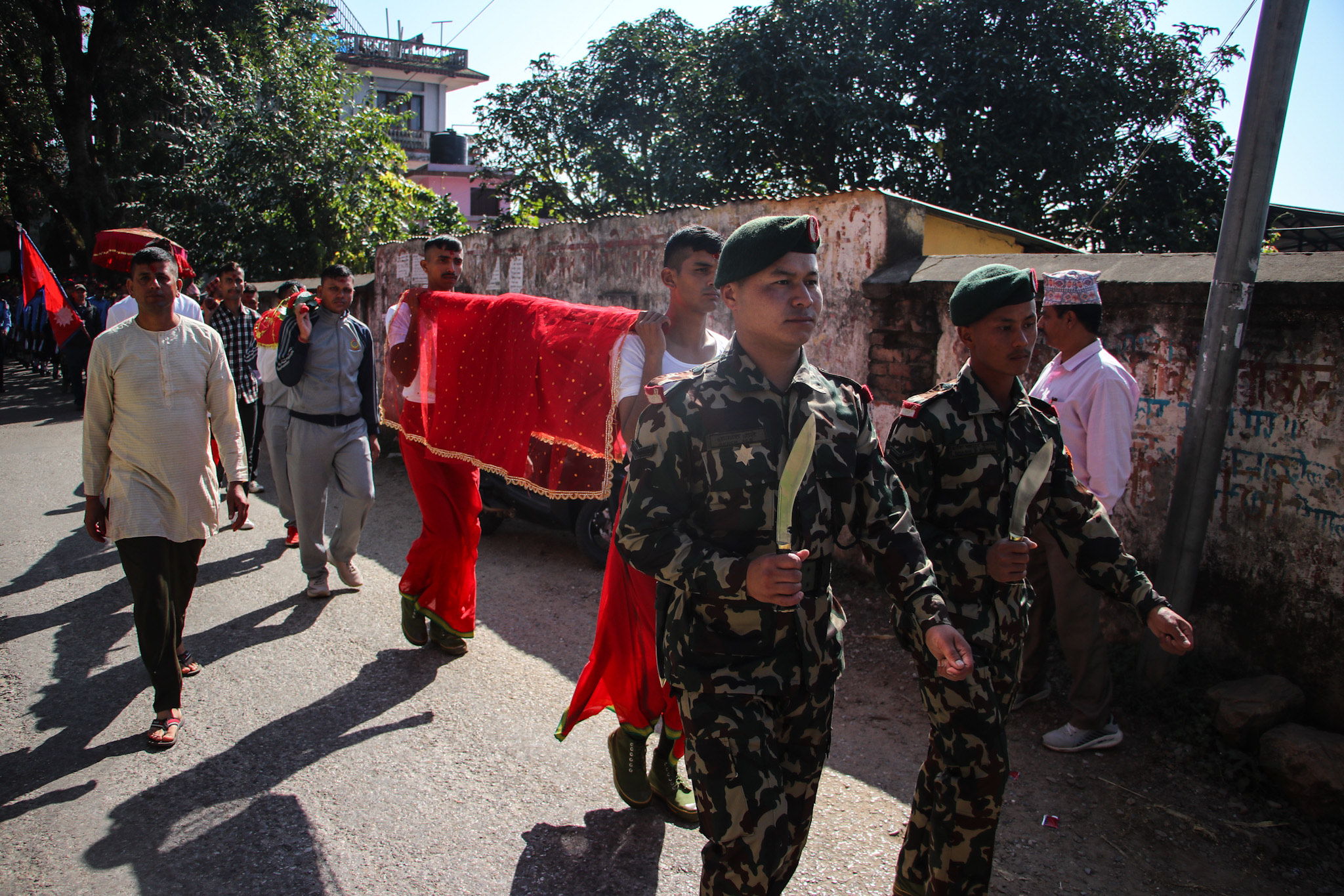 भक्तपुरमा आज घरघरमा फूलपाती र तलेजुलाई दसैँ घर भित्र्याइयो