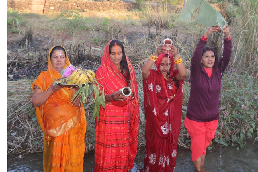 उदाउँदो सूर्यलाई अर्घ्य अर्पणसँगै छठ सम्पन्न