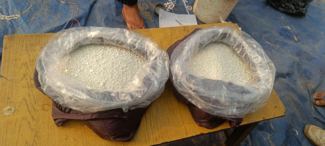 बारामा एक करोड बढीको चांँदी सहित १ जना पक्राउ