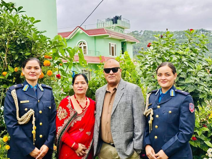 नेपाल प्रहरीका पुर्ब DSP का दुई छोरी प्रहरी निरीक्षक भै देशको सेवामा समर्पित