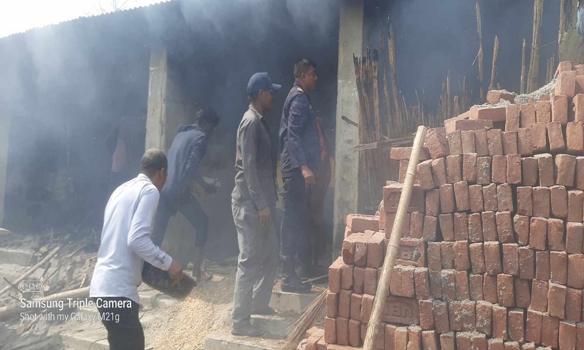 पश्चिम नवलपरासीको सुस्तामा आगलागी : तीन जना घाइते