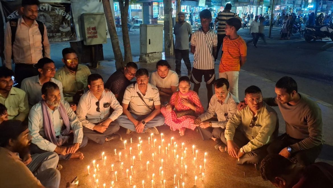 पत्रकार रजकको लागि न्याय माग्दै वीरगञ्जमा दीप प्रज्वलन