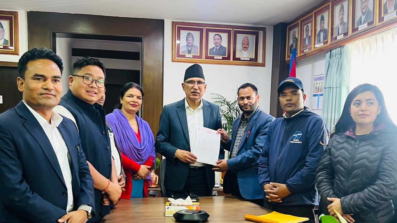 आगामी बजेटबाट कर्मचारीको तलब बढाउन अर्थमन्त्रीसँग ट्रेड युनियनको माग