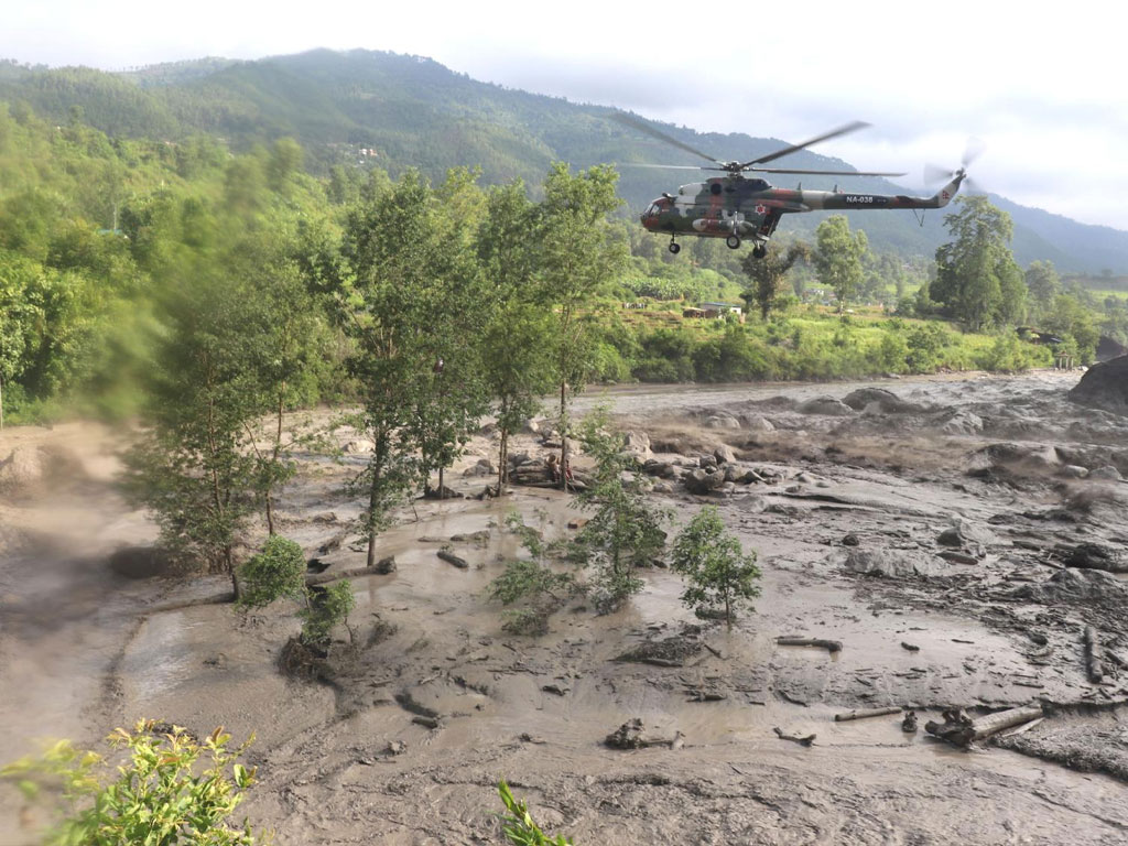 राष्ट्रपति सवार हेलिकोप्टर अवतरणका क्रममा समस्या, पांग्रा हेलिप्याडमा धँसियो