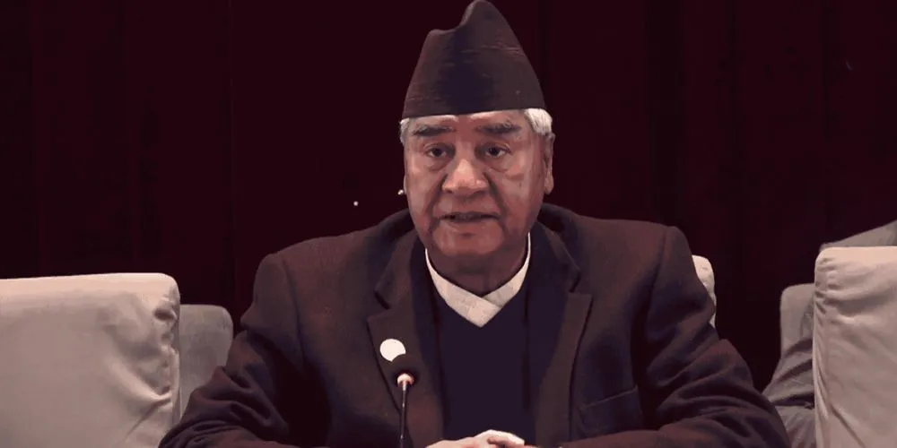 कांग्रेसका सभापति देउवाले महामन्त्रीद्वय थापा र शर्मासँग छलफल गर्दै