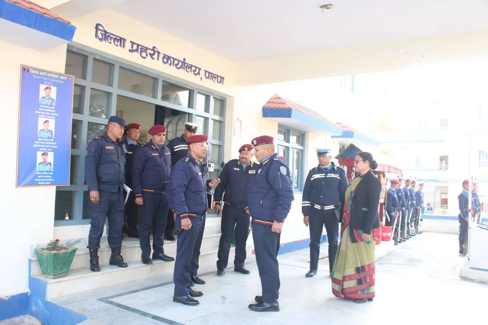 लुम्बिनीका नयाँ DIGP खत्रीले नागरिक मैत्री प्रहरी सेवा प्रवाह गर्न निर्देशन