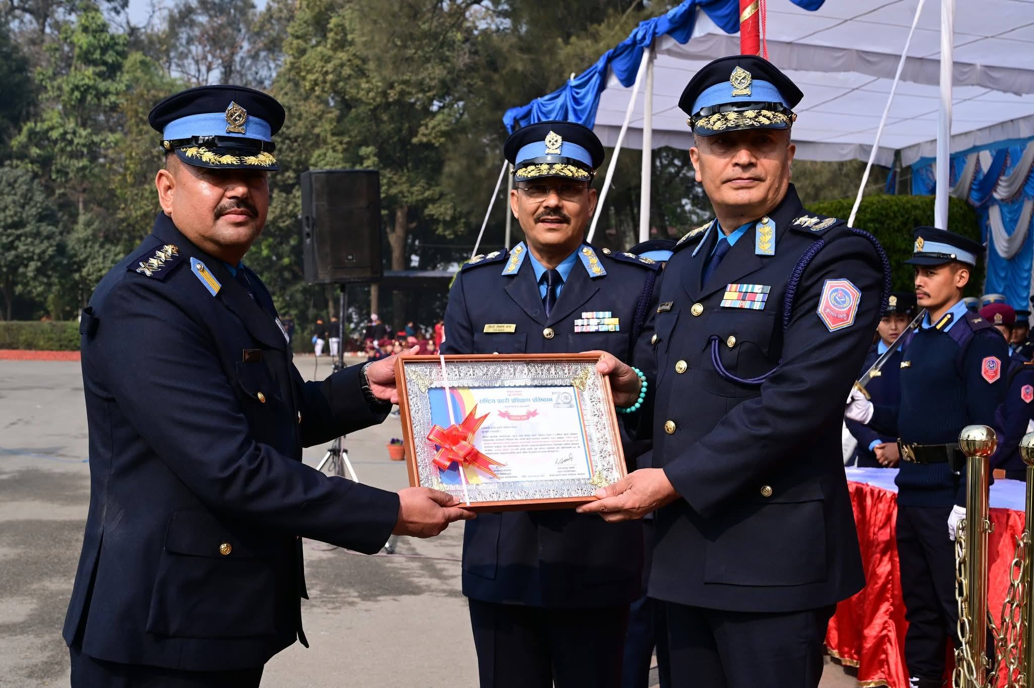 IGP  कार्कीद्वारा SSP सन्तोष सिंह राठौर “प्रशंसा पत्रबाट सम्मानित”