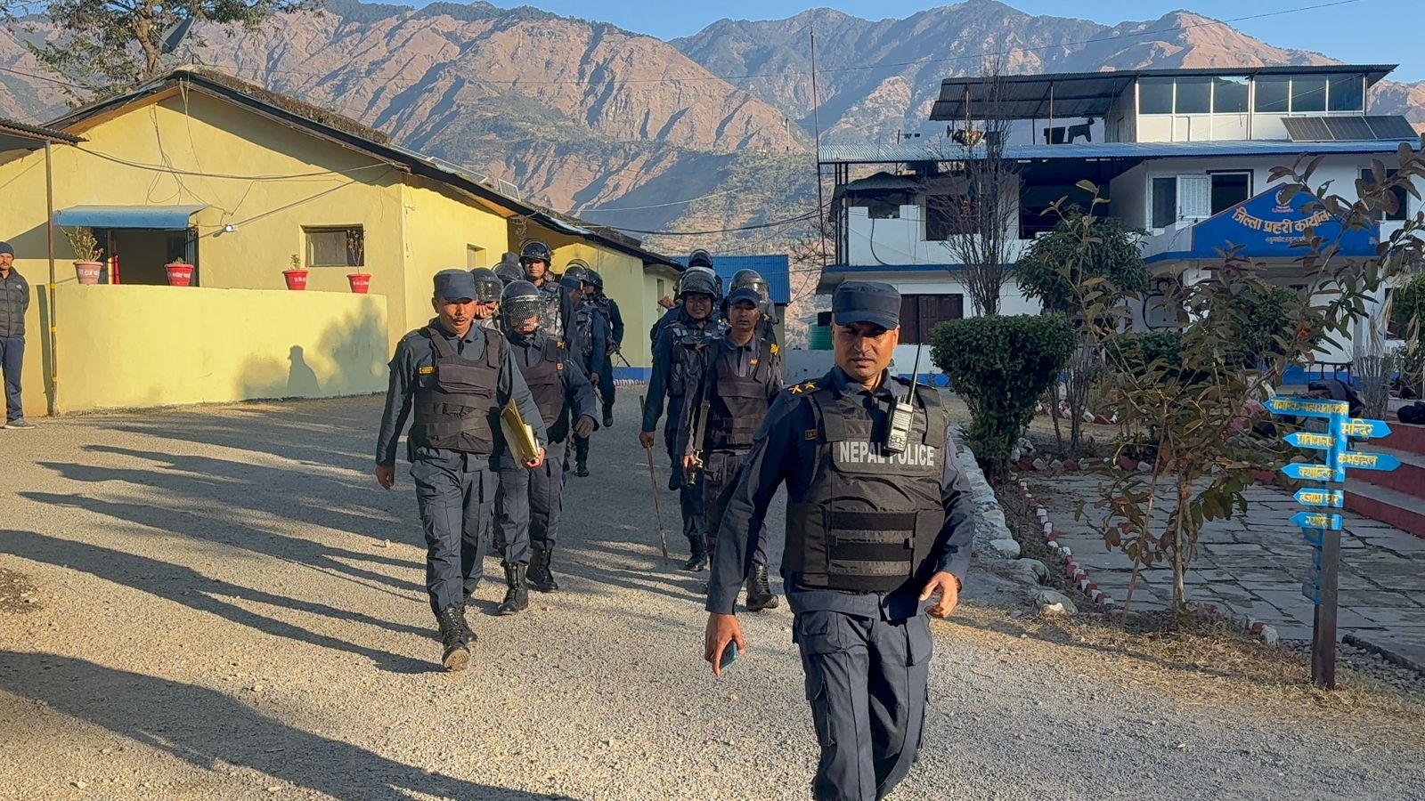 रुकुम पुर्बमा चुनावी संबेदनसिलतालाई मध्य नजर गरी प्रहरी अधिकृतहरु परीचालित