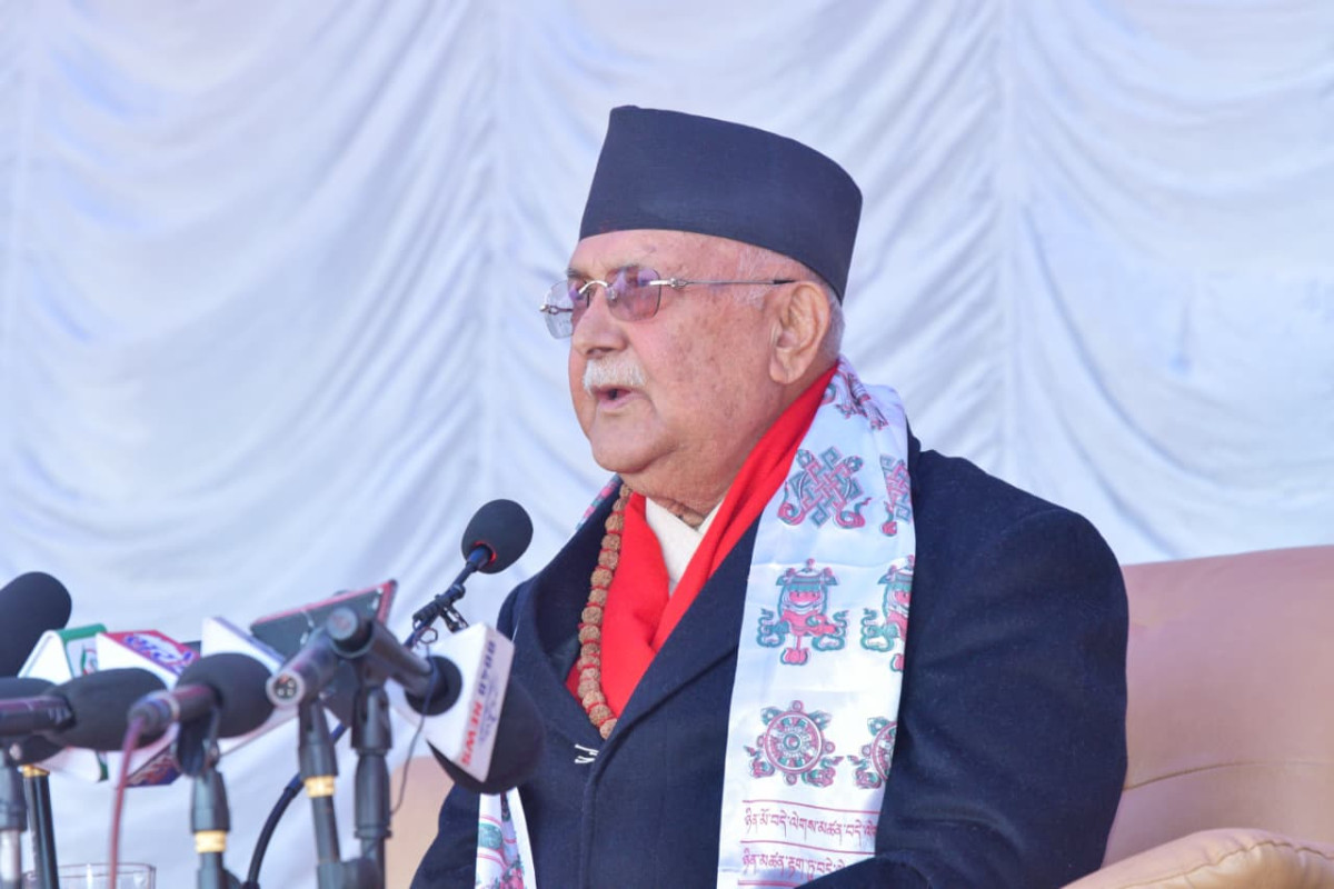 एमाले अध्यक्षा ओलीले आज सुगुण्डुमा सुदूरपश्चिमका पार्टीका ११ जना सांसदसँग छलफल गर्दै