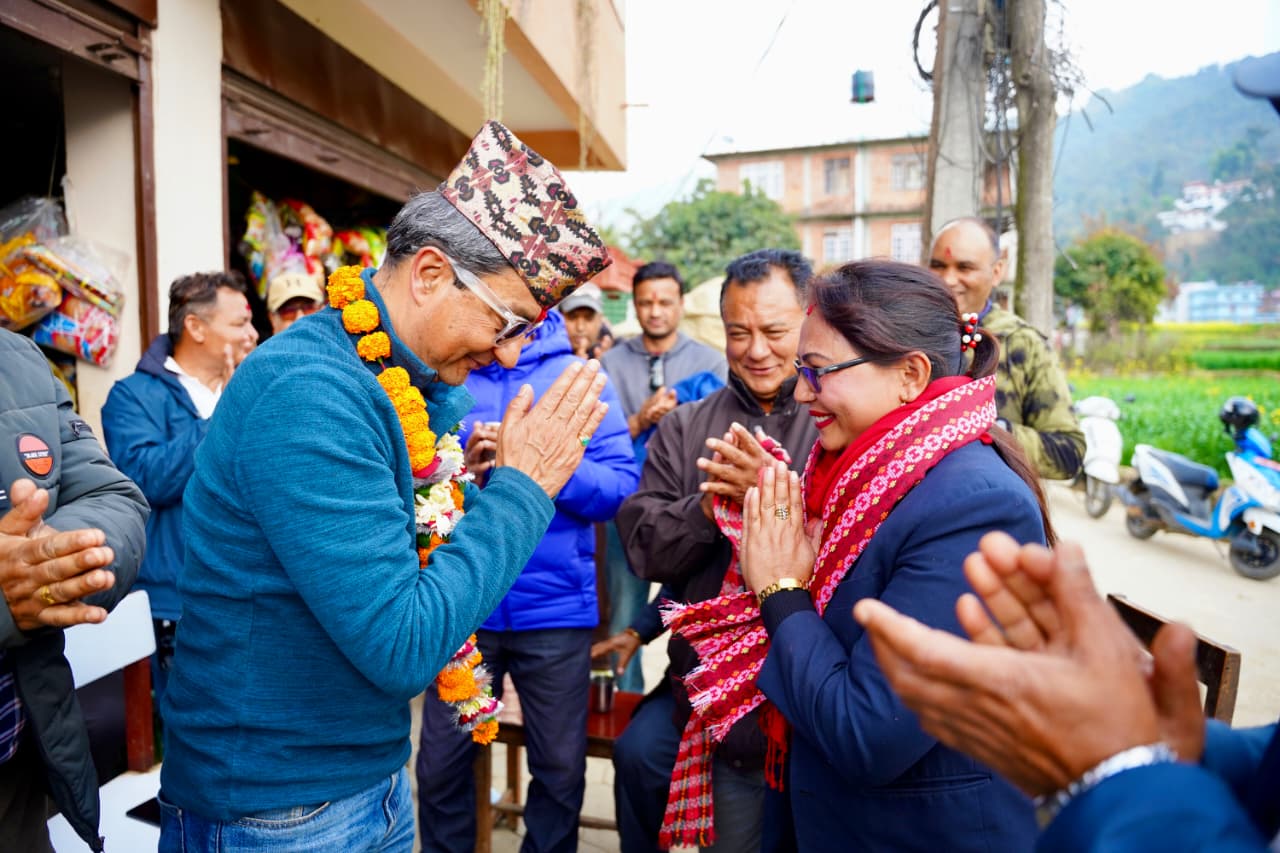 नेकपाका कार्यपालिका सदस्यसहित कम्युनिस्ट नेता-कार्यकर्ता कांग्रेसमा प्रवेश