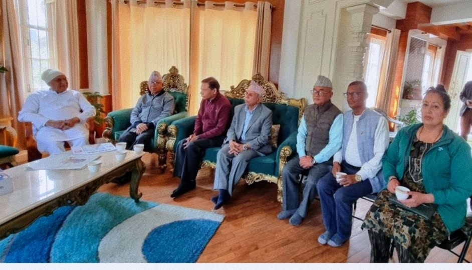 एमाले छाडेपछि पहिलो पटक केपी ओलीको निवास पुगे माधव नेपाल