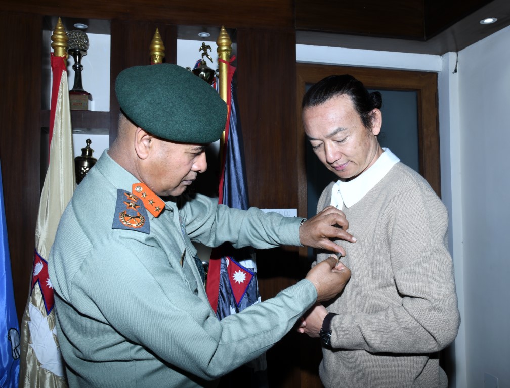 सशस्त्र प्रहरी महानिरीक्षक राजु अर्यालबाट IG APF Commendation बाट सशोभन