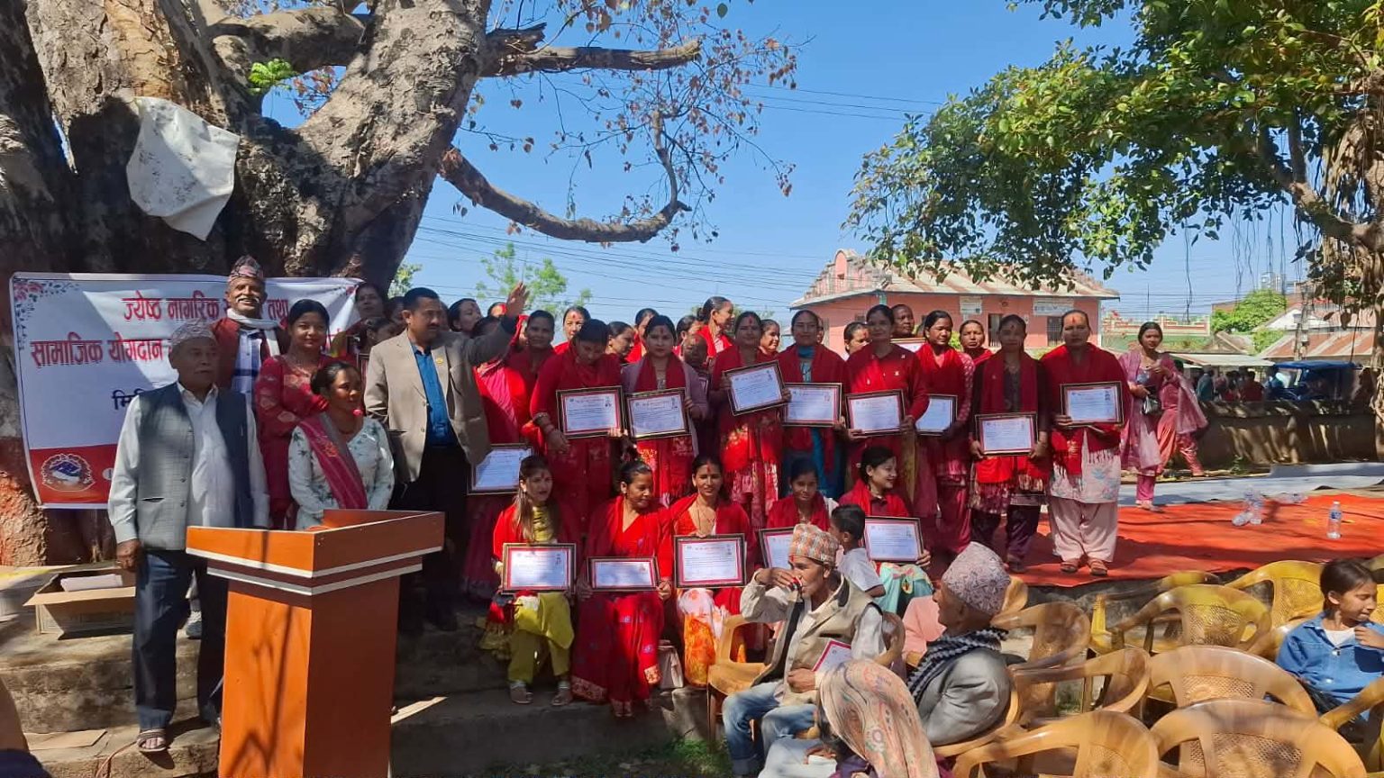 तुलसीपुरमा सासु सशुरालाई राम्रो हेरचाह गर्ने ४४ जना बुहारी सम्मान