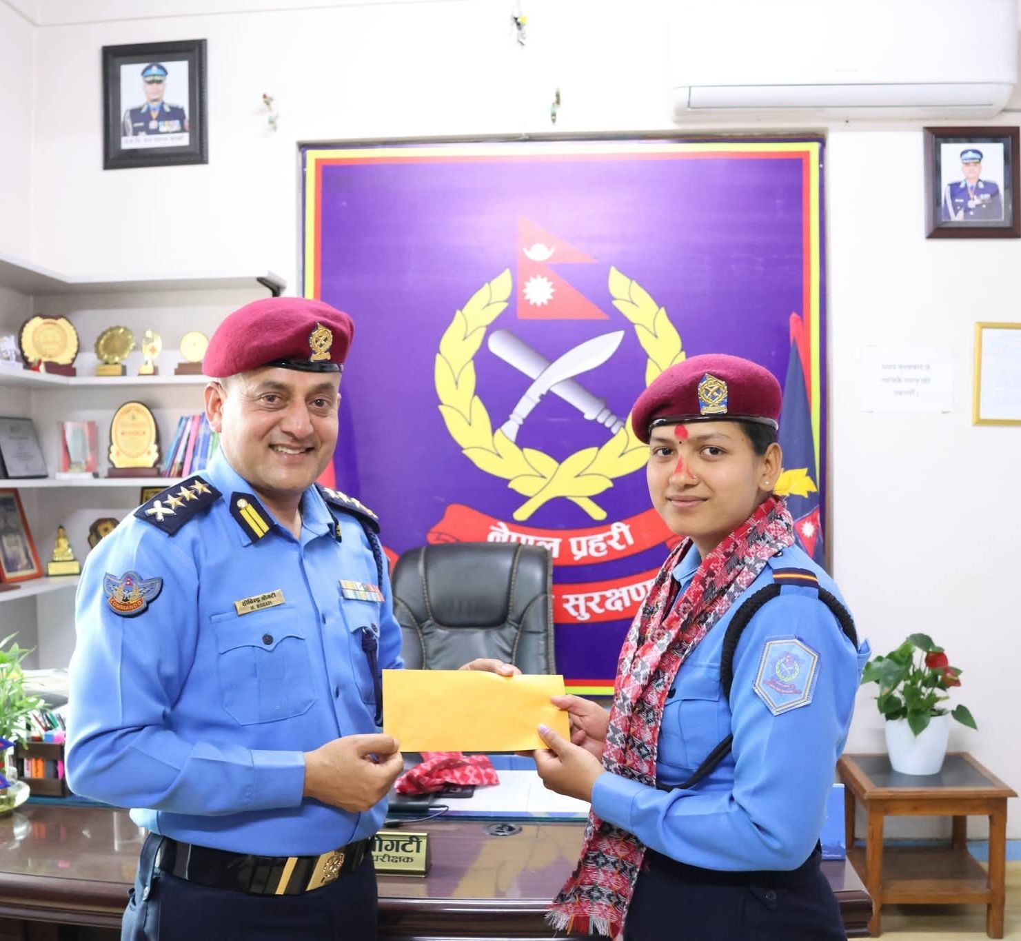 “नेपाल प्रहरीकी रियल हिरो” प्रहरी शाहाना बोहरा : हतियार सहित अपराधी पक्राउ गर्न सफल