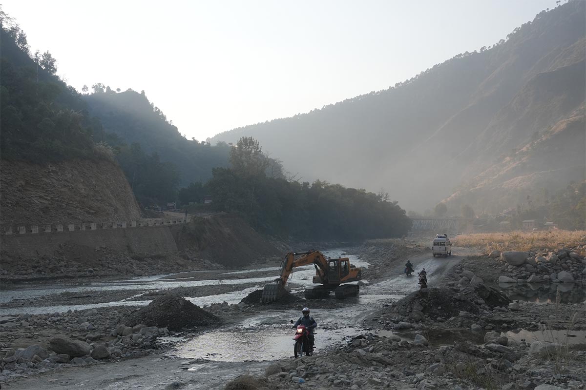 बीपी राजमार्ग अझै अवरुद्ध