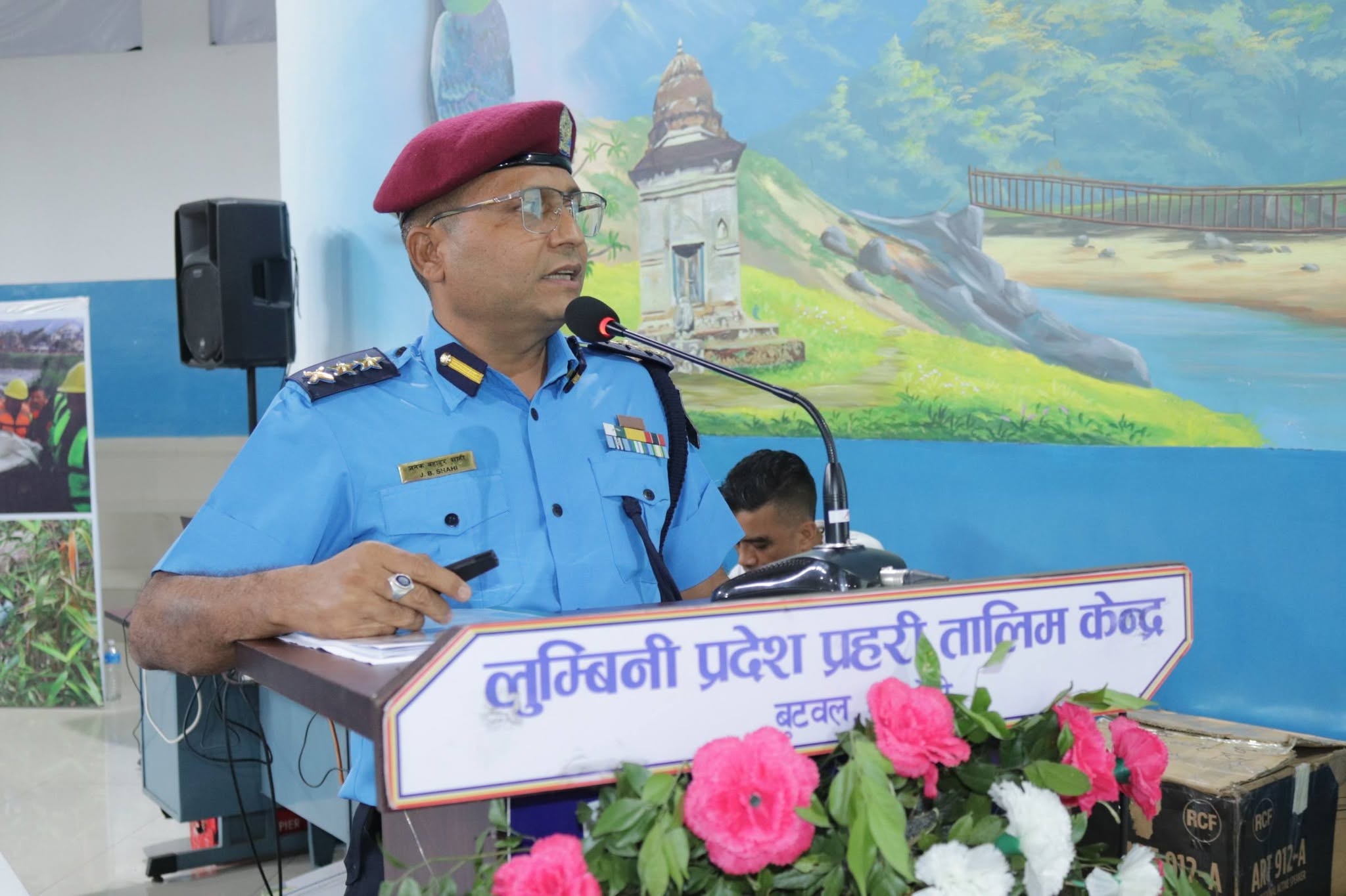 रुपन्देहीमा २० लाख बढीको ३५ थान अबैध आइफोन पक्राउ
