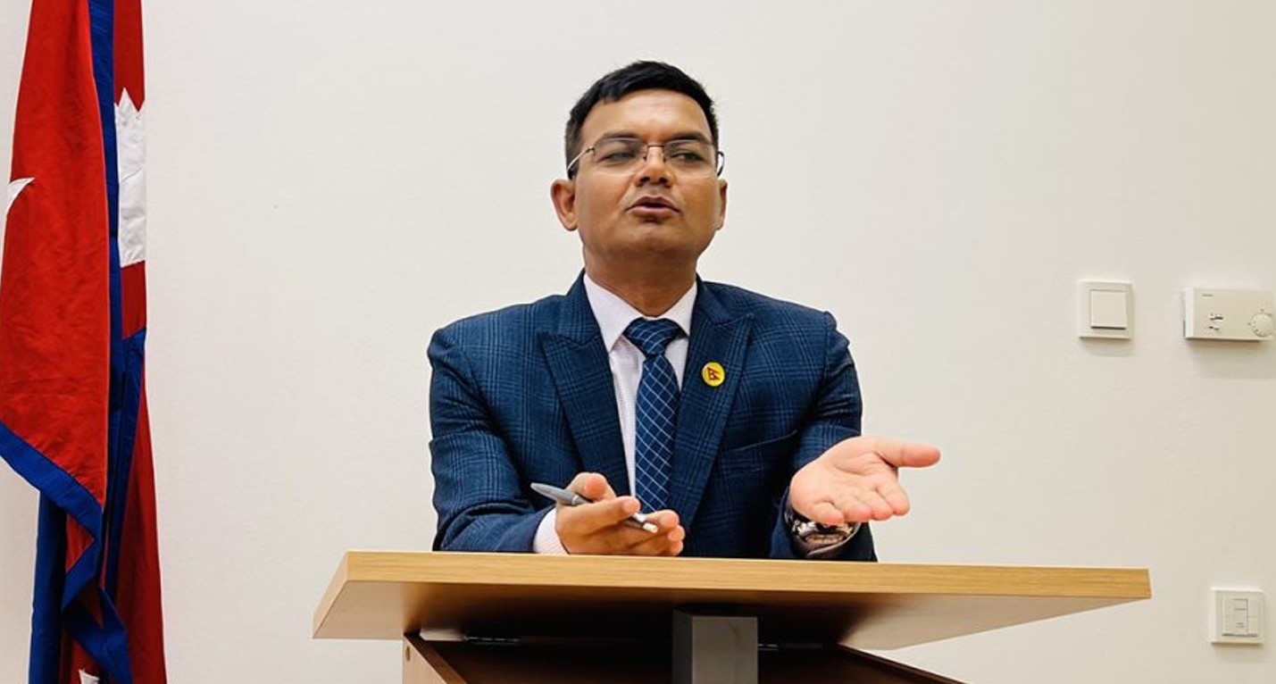 मुख्यसचिव बन्ने दौडमा प्रधानमन्त्रीलाई सिधै एसएमएस गरेपछि सचिव कृष्णहरि पुष्कर नियन्त्रणमा, सोधपुछपछि रिहा