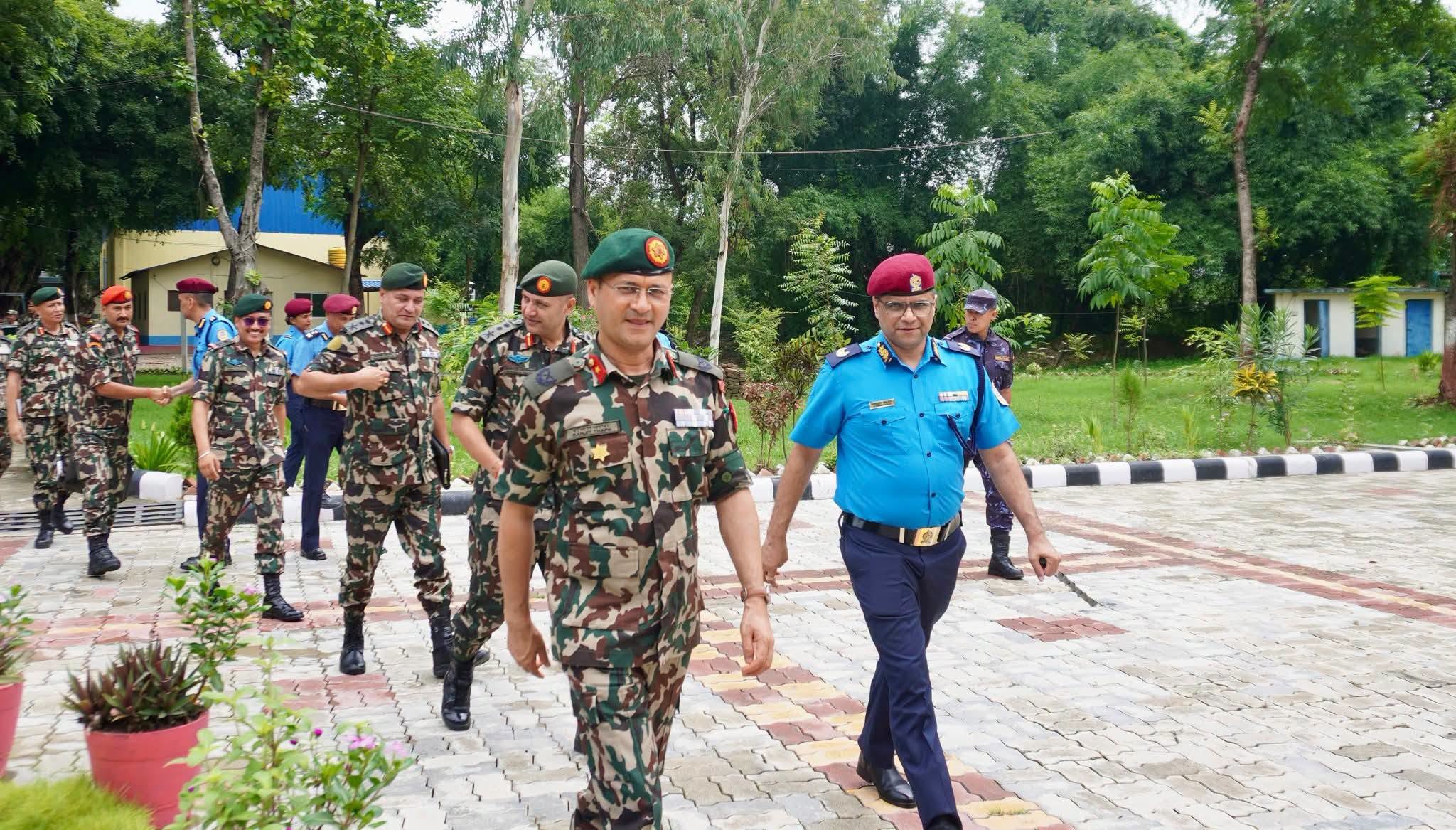 सुदुर पश्चिमका DIGP सानुराम भट्टराईद्वारा नेपाली सेनाका अधिकृतहरुसँग अन्तरक्रिया तथा छलफल {फोटो फिचर}