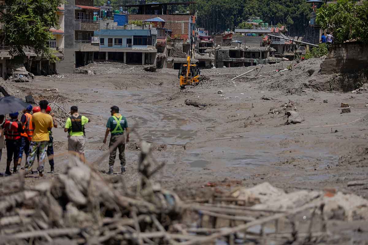 चितवन आइपुग्दा घट्यो बाढी, देवघाटमा खतराको तहभन्दा तलै