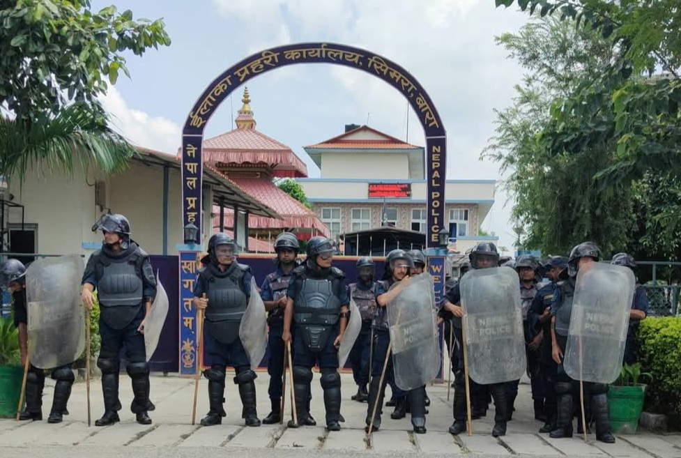 सिमरा घटना, बालिका हत्याको विरोधमा प्रदर्शन उग्र, इलाका प्रहरी कार्यालय घेराउ