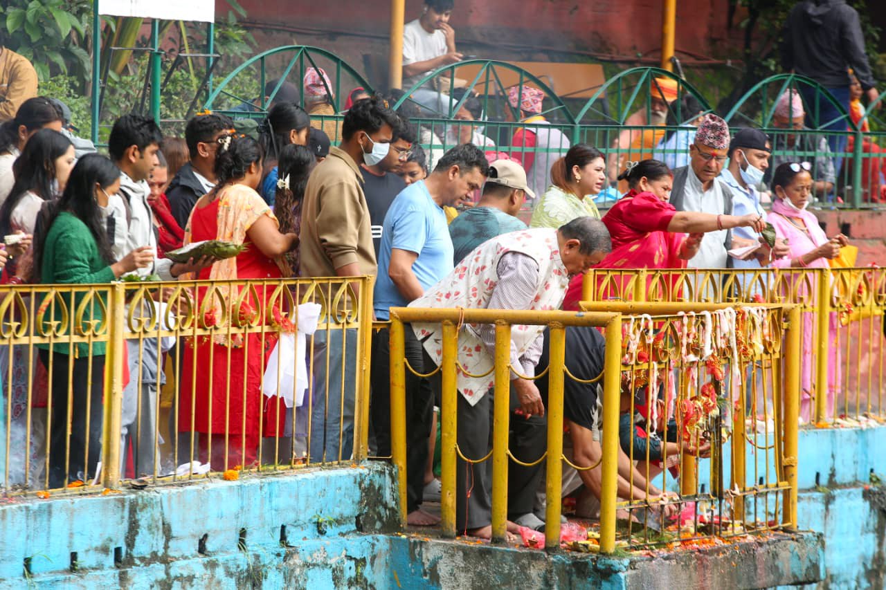 नागपञ्चमीको अवसरमा नागपोखरीमा भक्तजनको घुइँचो