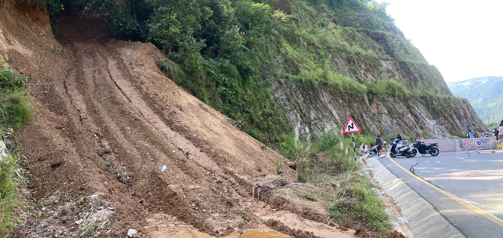 सहायक मार्गले पृथ्वी राजमार्ग जोखिममा
