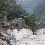 बाढीले बगायो म्याग्दीको चर्चित तातोपानी कुण्ड, एक करोडको संरचना ध्वस्त