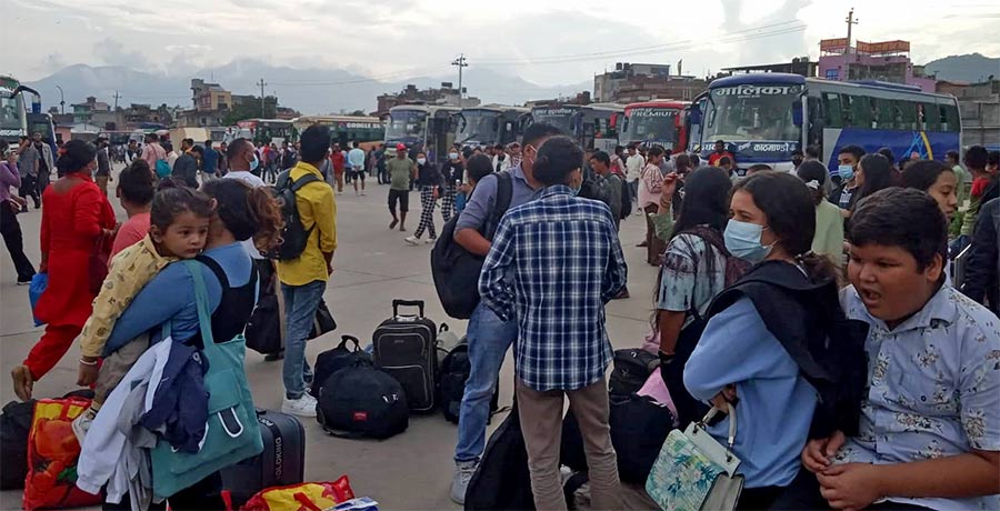 दशैँ मनाउन उपत्यकाबाट फर्किने यात्रुको चाप: २४ घण्टामा ५६ हजारभन्दा बढी बाहिरिए