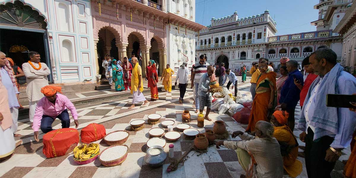 जानकी मन्दिरमा १०८ पाहुर चढाएर मनाइयो कोजाग्रत पूर्णिमा